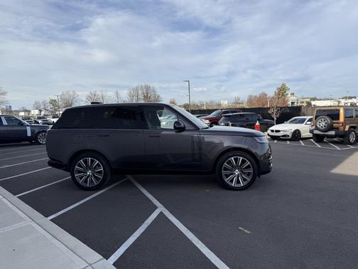 2023 Land Rover Range Rover P530 SE
