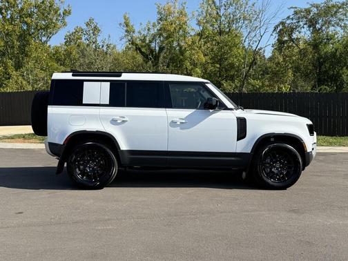 2025 Land Rover Defender 110 P300