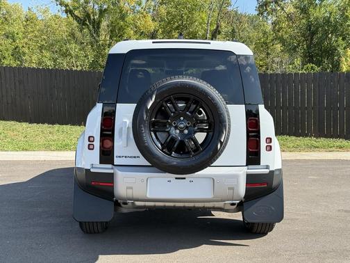 2025 Land Rover Defender 110 P300