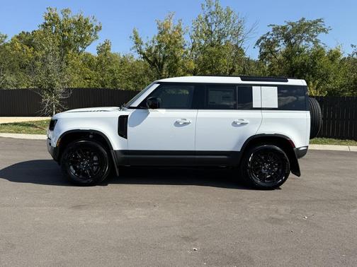 2025 Land Rover Defender 110 P300