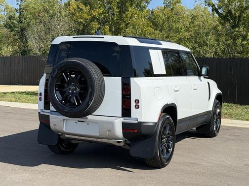 2025 Land Rover Defender 110 P300