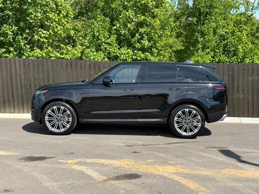 Santorini Black Metallic 2024 Land Rover Range Rover Sport SE