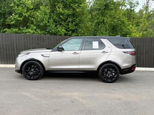 Lantau Bronze Metallic 2025 Land Rover Discovery P360 Dynamic SE