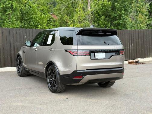 Lantau Bronze Metallic 2025 Land Rover Discovery P360 Dynamic SE