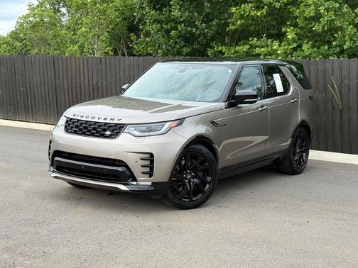 Lantau Bronze Metallic 2025 Land Rover Discovery P360 Dynamic SE
