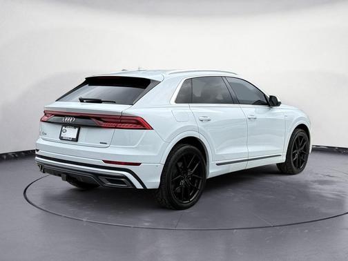 2021 Audi Q8 55 Premium Plus