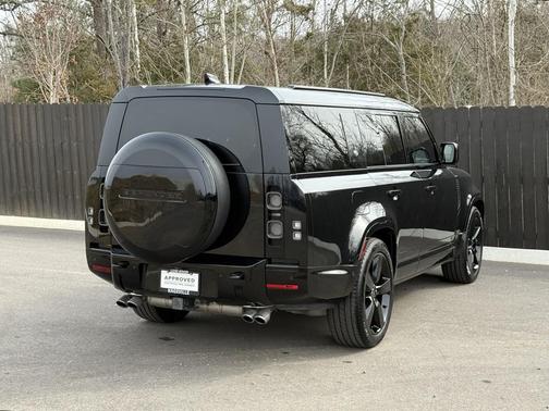 2024 Land Rover Defender V8