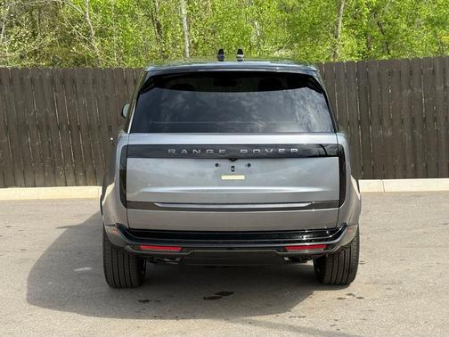 Grey 2026 Land Rover Range Rover P530 SE 7 Seat