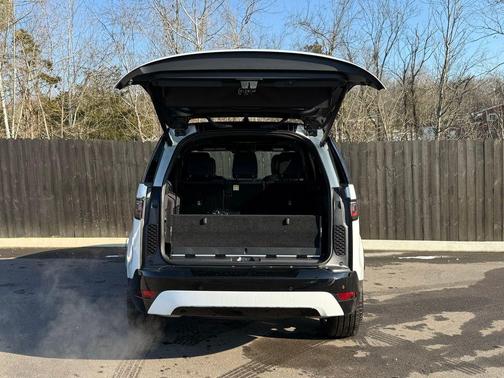 2025 Land Rover Discovery P360 Dynamic SE