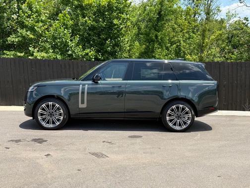 Green 2026 Land Rover Range Rover P400 SE 7 Seat