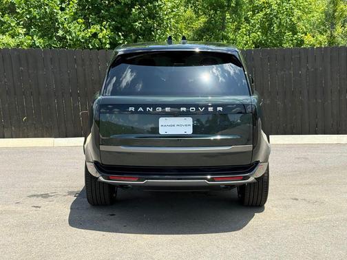 Green 2026 Land Rover Range Rover P400 SE 7 Seat