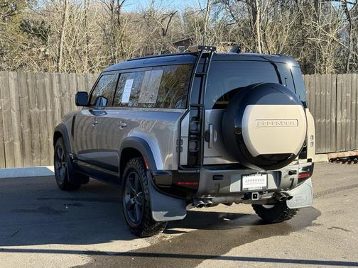 2023 Land Rover Defender 110 V8