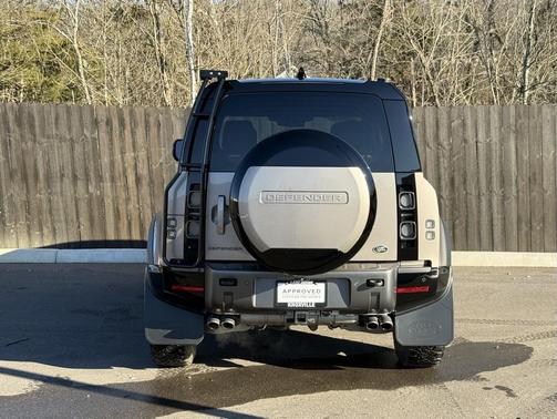 2023 Land Rover Defender 110 V8