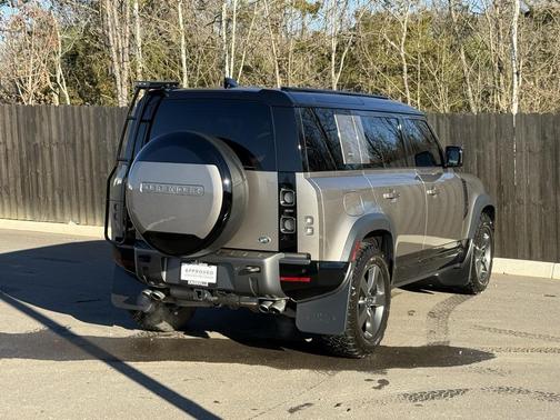 2023 Land Rover Defender 110 V8