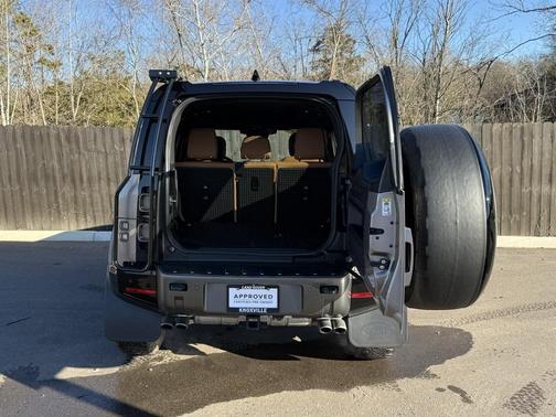 2023 Land Rover Defender 110 V8
