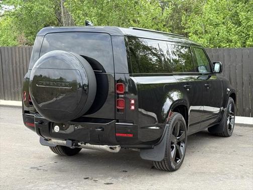 2025 Land Rover Defender 130 P400 X-Dynamic SE