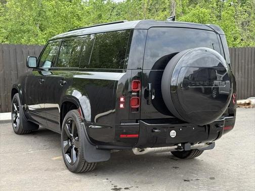 2025 Land Rover Defender 130 P400 X-Dynamic SE
