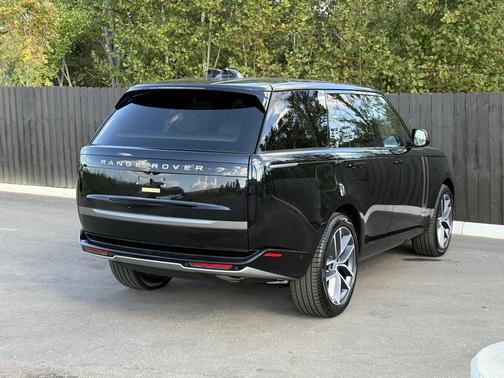 2025 Land Rover Range Rover P400 SE