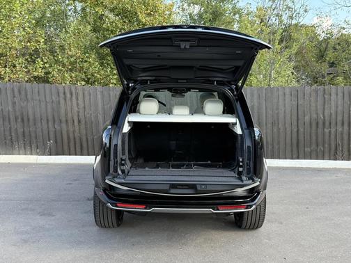 2025 Land Rover Range Rover P400 SE