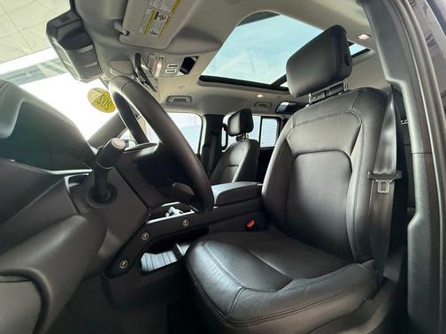 Santorini Black Metallic 2025 Land Rover Defender 110 P300