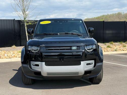 Santorini Black Metallic 2025 Land Rover Defender 110 P300