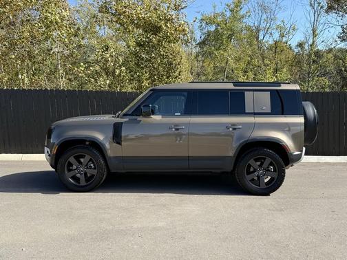 2024 Land Rover Defender 110 P300