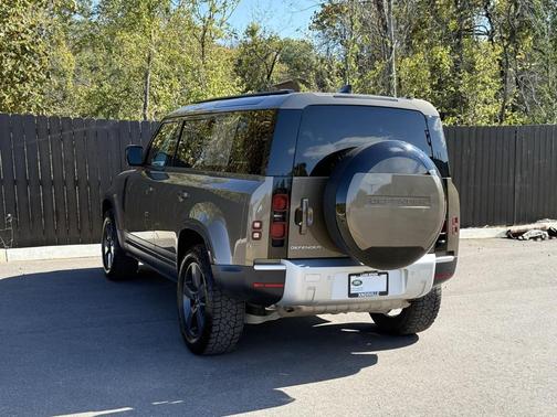 2024 Land Rover Defender 110 P300