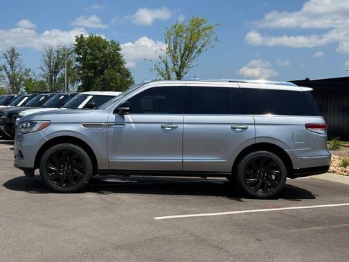 Radiance Metallic 2023 Lincoln Navigator Reserve