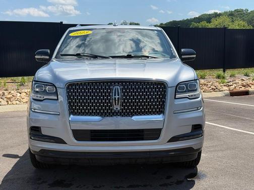 Radiance Metallic 2023 Lincoln Navigator Reserve
