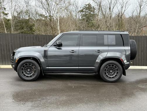 2025 Land Rover Defender V8