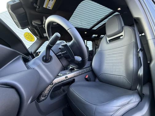 2025 Land Rover Defender V8