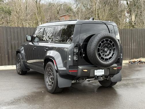 2025 Land Rover Defender V8