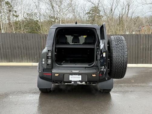 2025 Land Rover Defender V8