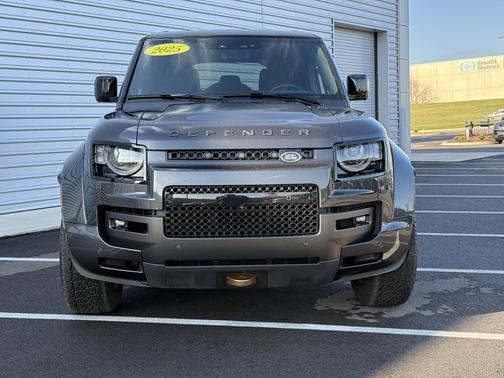 2025 Land Rover Defender V8