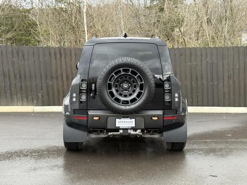 2025 Land Rover Defender V8