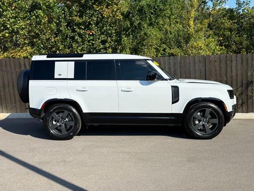 Fuji White 2024 Land Rover Defender 110 P400 X-Dynamic SE