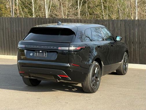 2026 Land Rover Range Rover Velar P250 SE R-Dynamic