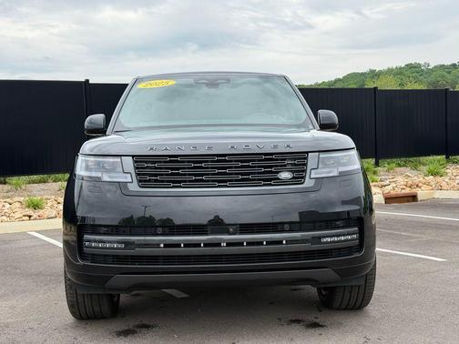 Santorini Black Metallic 2025 Land Rover Range Rover P400 SE