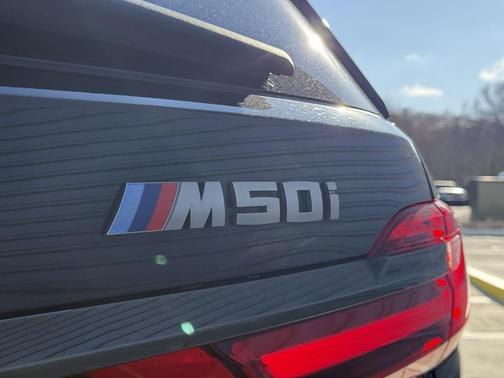 2022 BMW X7 M50i