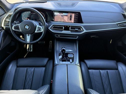 2022 BMW X7 M50i