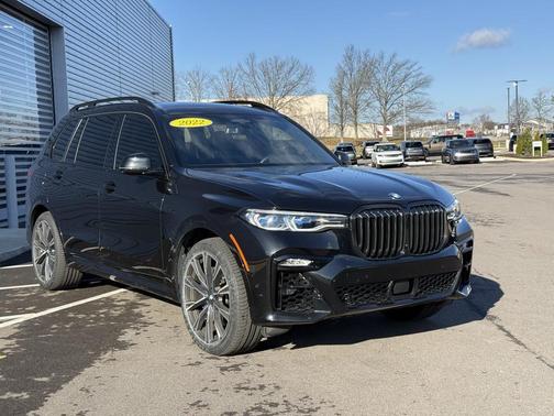 2022 BMW X7 M50i