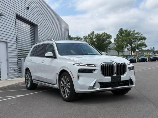 Alpine White 2024 BMW X7 xDrive40i