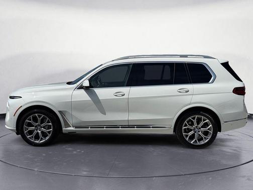 Alpine White 2024 BMW X7 xDrive40i