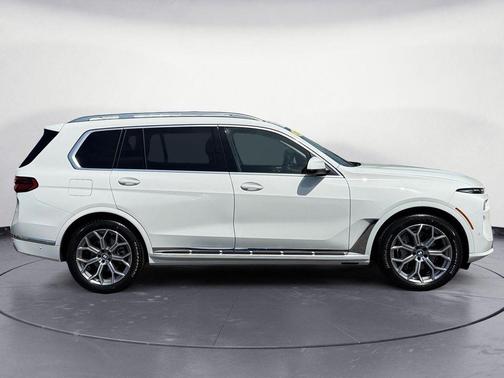 Alpine White 2024 BMW X7 xDrive40i