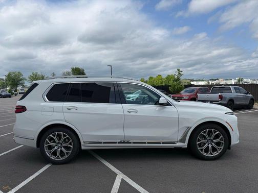 Alpine White 2024 BMW X7 xDrive40i