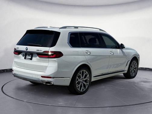 Alpine White 2024 BMW X7 xDrive40i