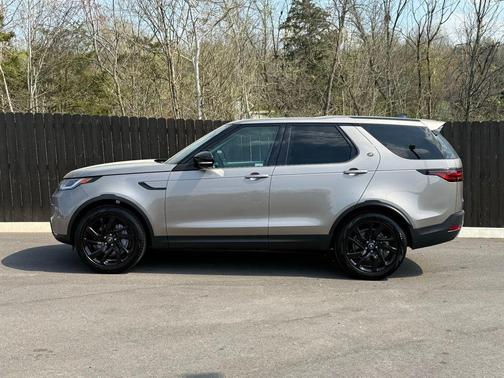 Lantau Bronze Metallic 2025 Land Rover Discovery P300 S