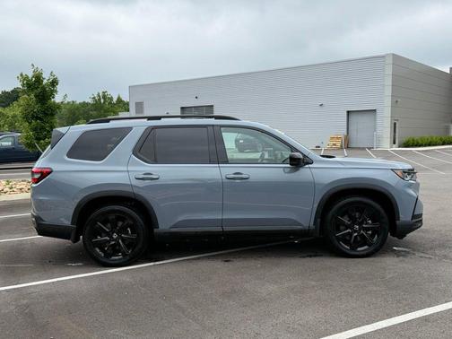 Sonic Gray Pearl 2025 Honda Pilot Black Edition