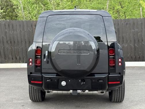 2025 Land Rover Defender 130 P400 X-Dynamic SE