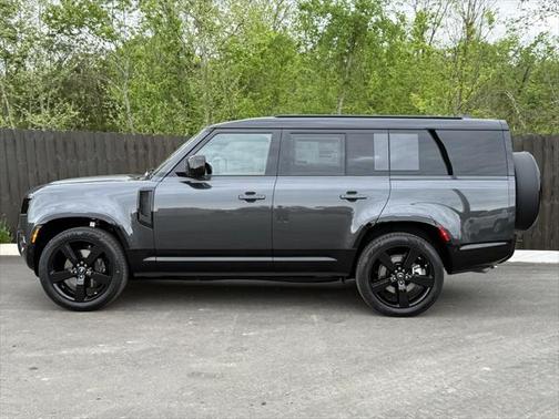 2025 Land Rover Defender 130 P400 X-Dynamic SE